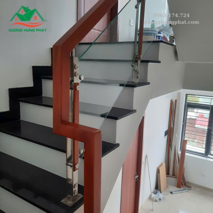 lan can cầu thang kính quân 5 TP.HCM